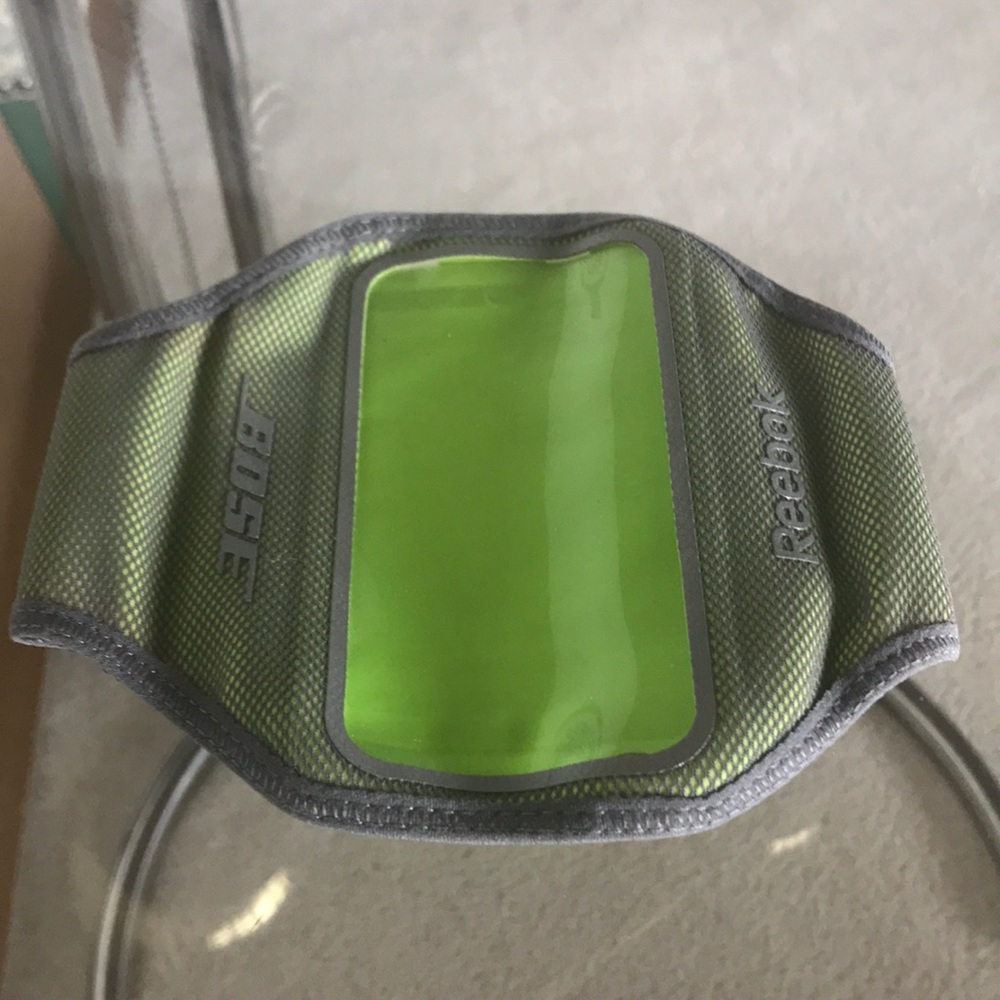 Bose/Reebok arm carrier case